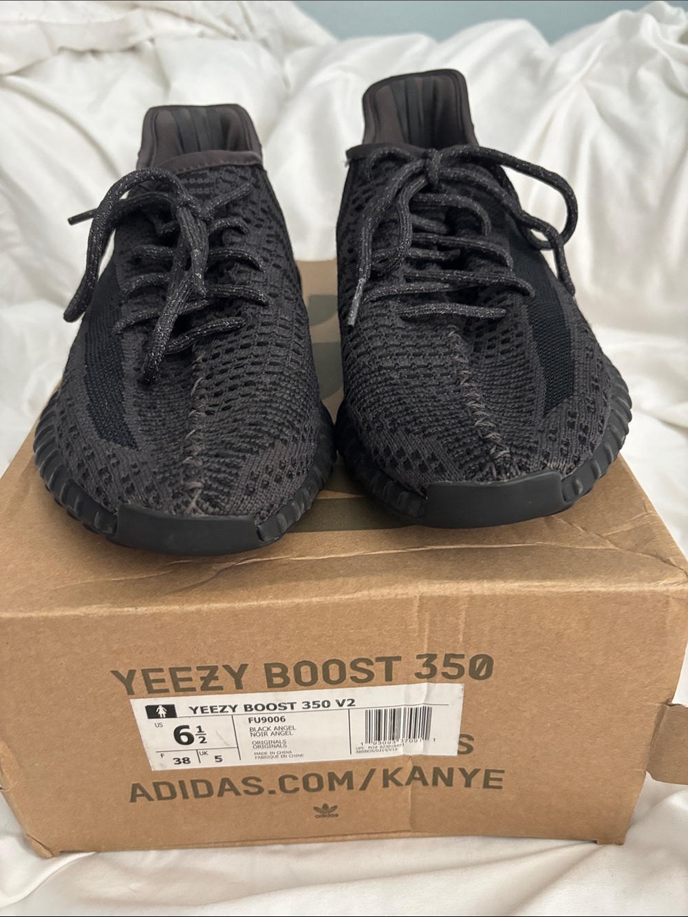 WOMENS SIZE 6.5 adidas Yeezy Boost 350 V2 Triple Black Sneakers
